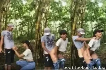 Ajak pacar ngewe di hutan buat ganti suasana