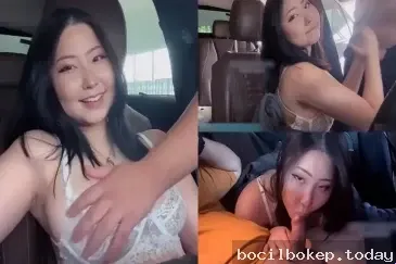 Cewek cantik goda cowok asing ngewe di mobil
