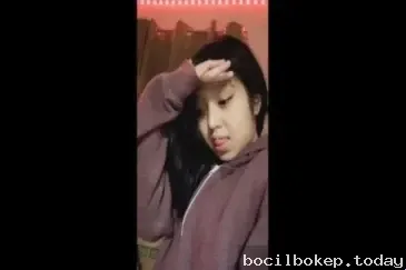 Cewek cantik pamer barang sambil coli kirim ke pacar