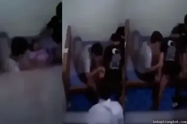 Ngintip Bocil SMP Digilir Teman Sampe Memek Bocor